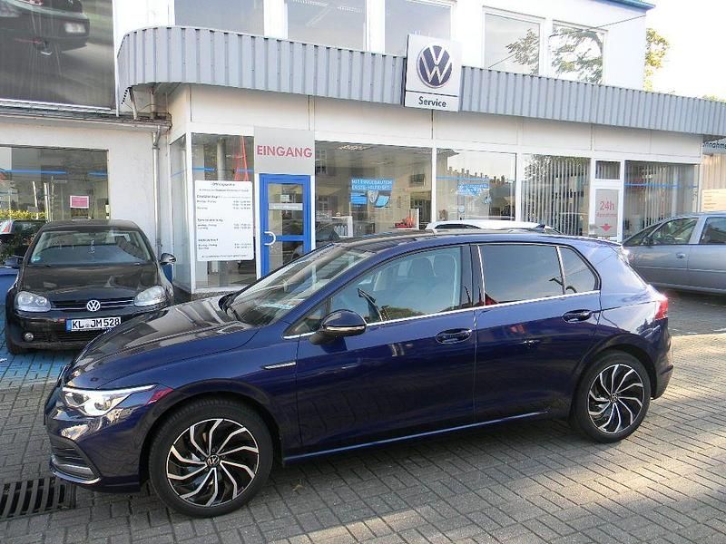 Blau Gebraucht 2021 VW Golf VIII Style Limousine | 20.498 € (Guter Preis) - Bild 1/4