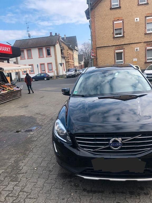 Schwarz Gebraucht 2016 Volvo XC60 Summum SUV | 17.900 € (Etwas zu teuer) - Bild 1/4