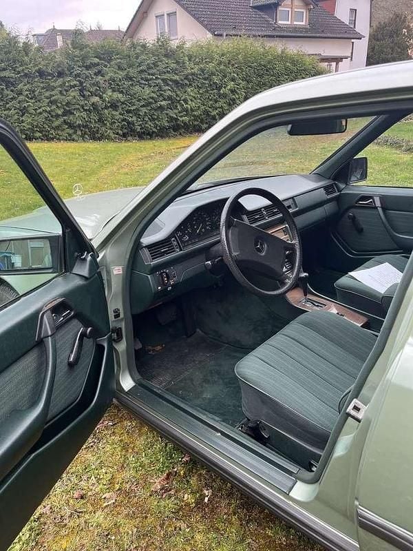 Gebraucht Mercedes E230 136 PS (100 kW) 1987 Limousine