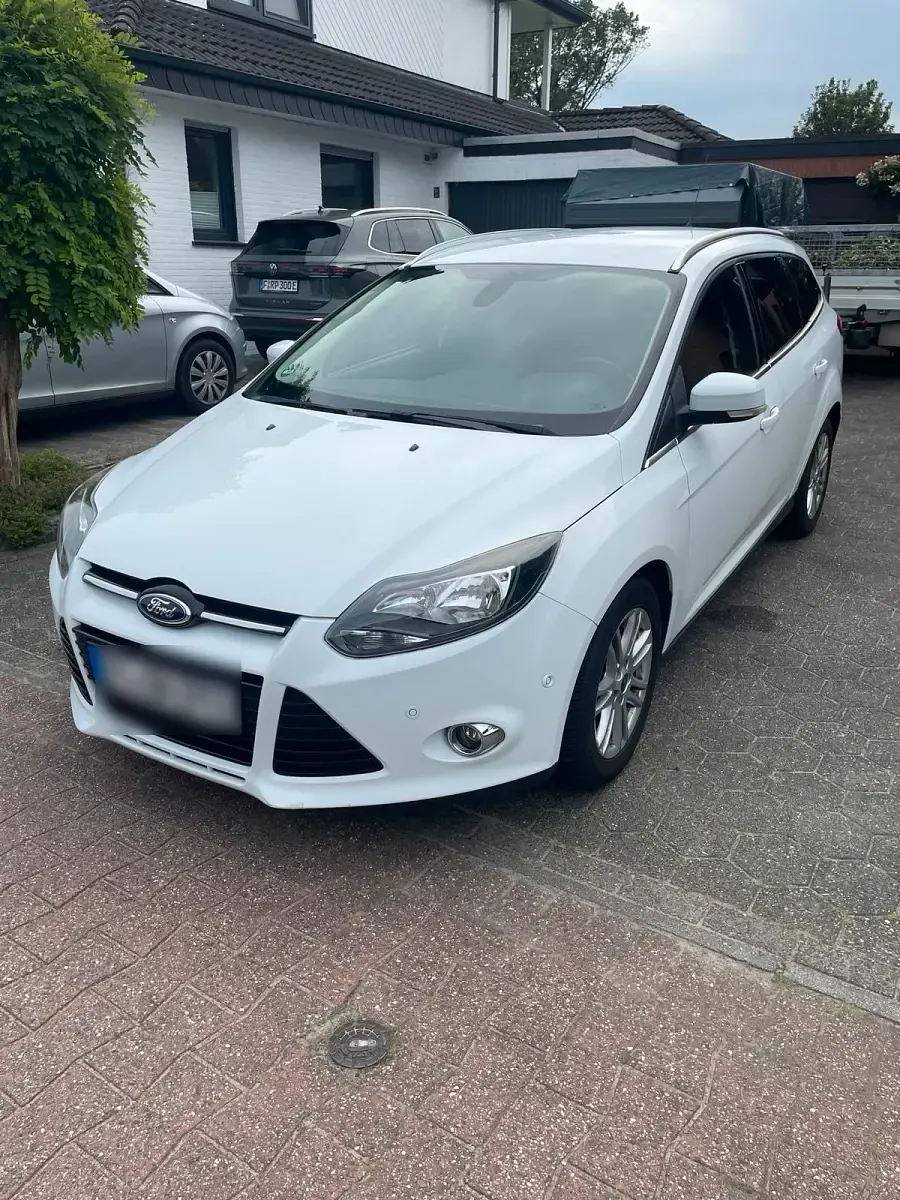 Gebraucht Ford Focus 140 PS (102 kW) 2013 Weiß Kombi