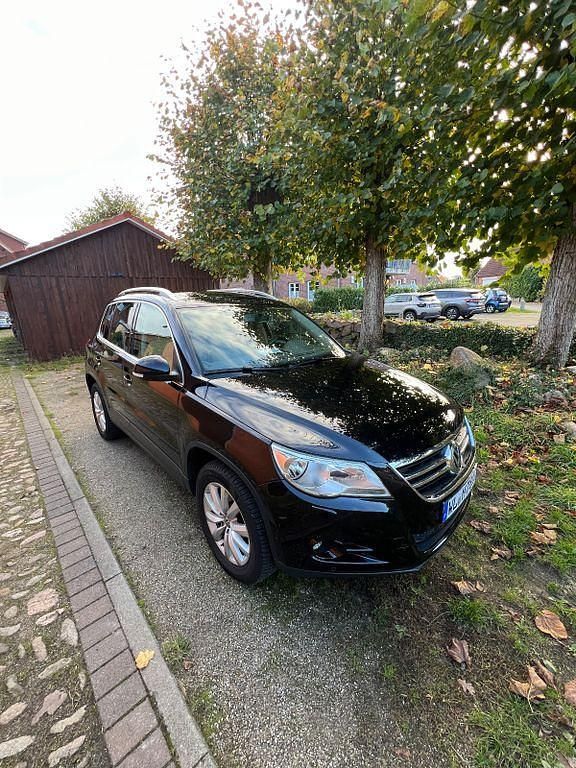 Schwarz Gebraucht 2011 VW Tiguan Trendline SUV | 11.900 € (Etwas zu teuer) - Bild 1/4