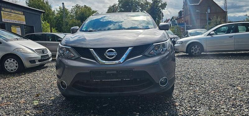 Grau Gebraucht 2015 Nissan Qashqai Tekna SUV | 11.400 € (Fairer Preis) - Bild 1/4