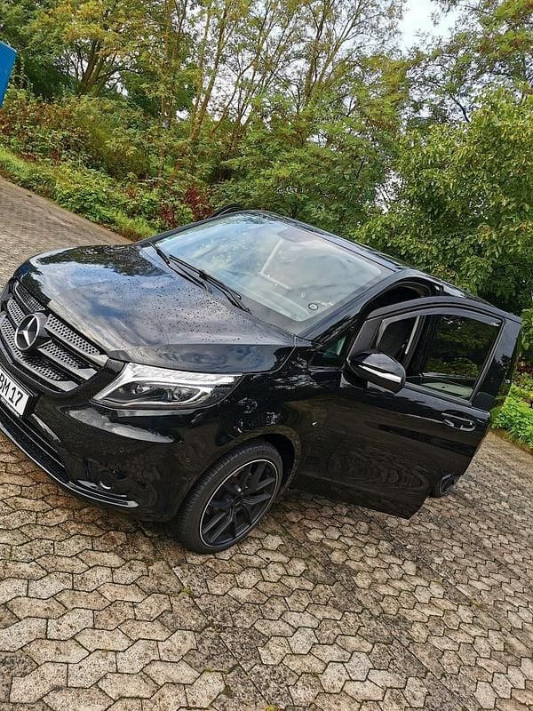 Schwarz Gebraucht 2019 Mercedes Vito Style Van / Kleinbus | 17.999 € - Bild 1/4