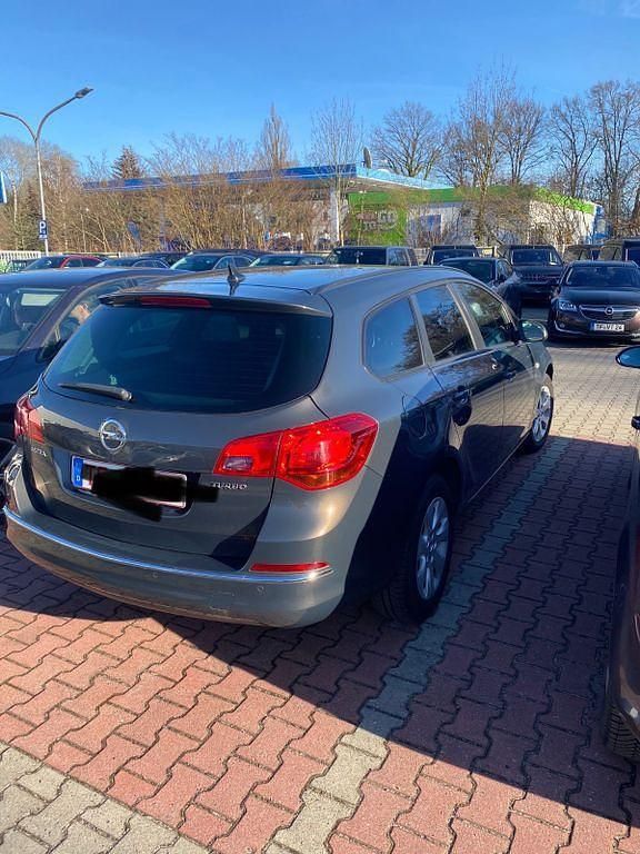Gebraucht Opel Astra Exklusiv 140 PS (102 kW) 2015 Grau Kombi