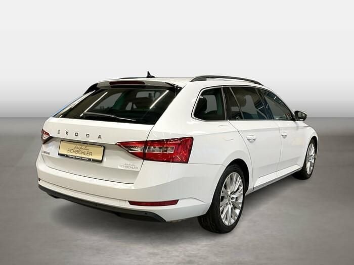 Gebraucht Skoda Superb Ambition 190 PS (139 kW) 2022 Moon weiss perleffekt Kombi