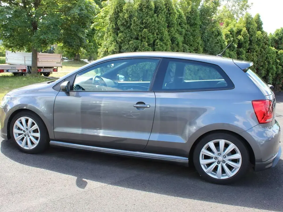 Gebraucht VW Polo R-line 75 PS (55 kW) 2017 Pepper grey metallic Kleinwagen