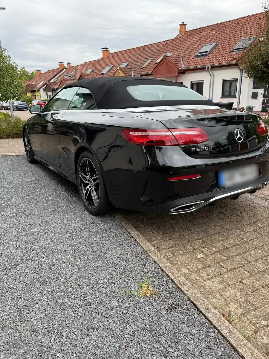 Gebraucht Mercedes E220 194 PS (142 kW) 2018 Schwarz Cabrio