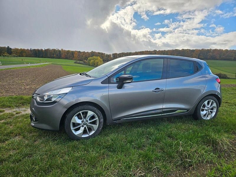 Grau Gebraucht 2016 Renault Clio IV Kleinwagen | 8.300 € (Guter Preis) - Bild 1/4