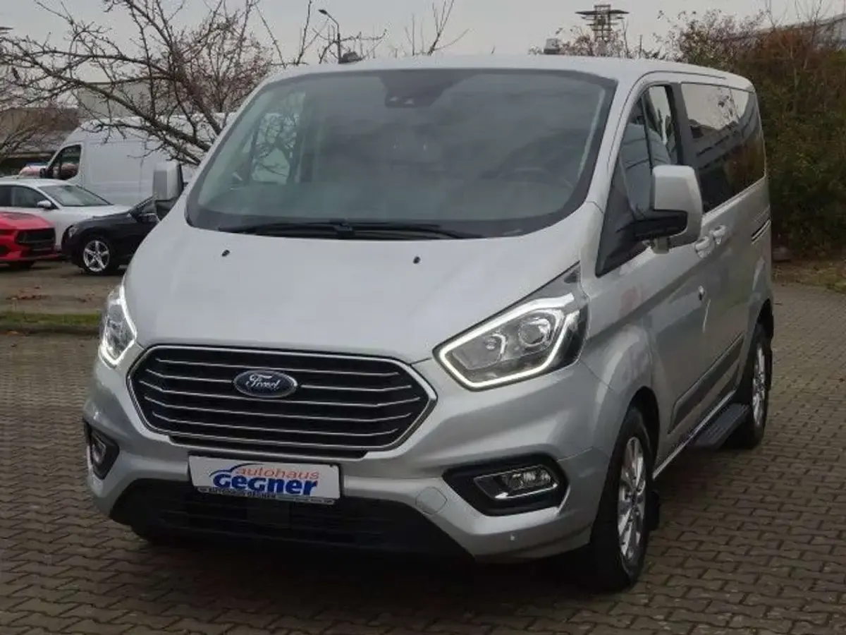 Gebraucht Ford Tourneo Trend 131 PS (96 kW) 2022 Moondust silver metallic Van / Kleinbus