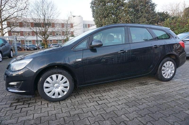 Gebraucht Opel Astra Edition 116 PS (85 kW) 2013 Schwarz Kombi