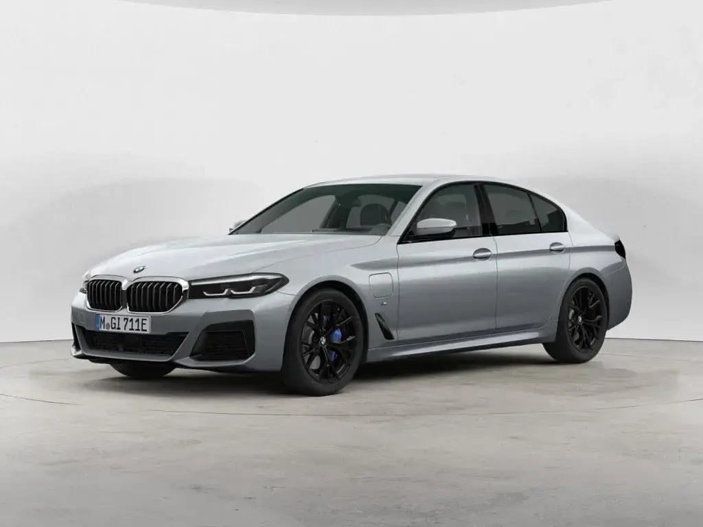 Gebraucht BMW 545e M Sport 394 PS (289 kW) 2021 Blau Limousine