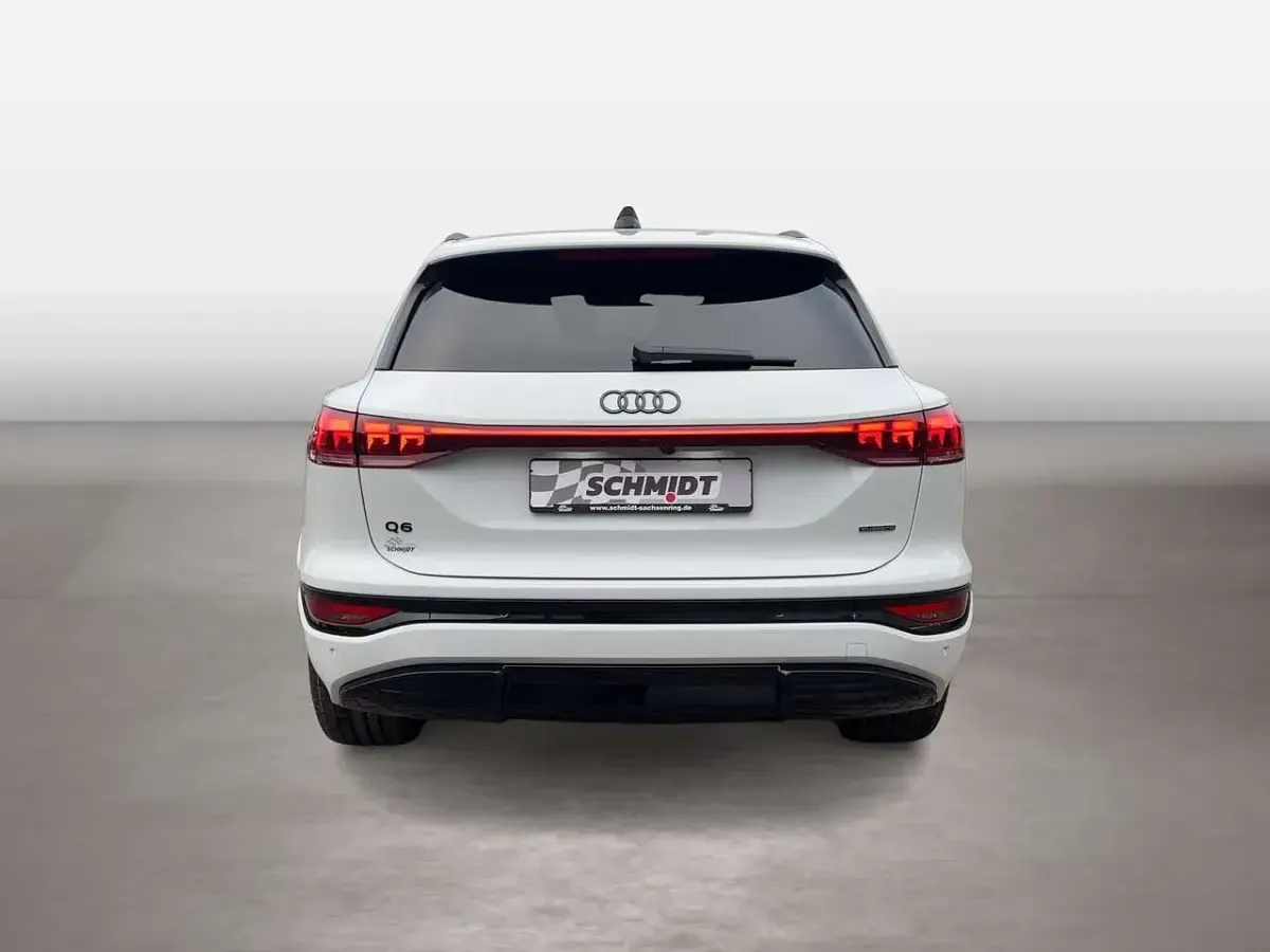 Gebraucht Audi e-tron S-Line 284 kW (387 PS) 2026 Gletscherweiß metallic SUV