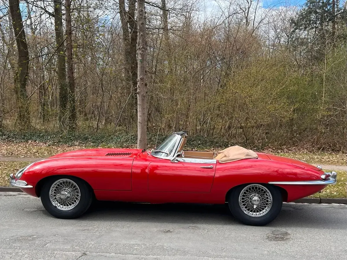 Käytetty Jaguar E-Type 265 HP (194 kW) 1966 Punainen Avoauto