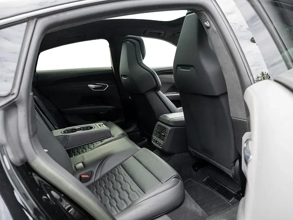 Gebraucht Audi e-tron GT quattro Sport 350 kW (476 PS) 2024 Mythosschwarz Limousine