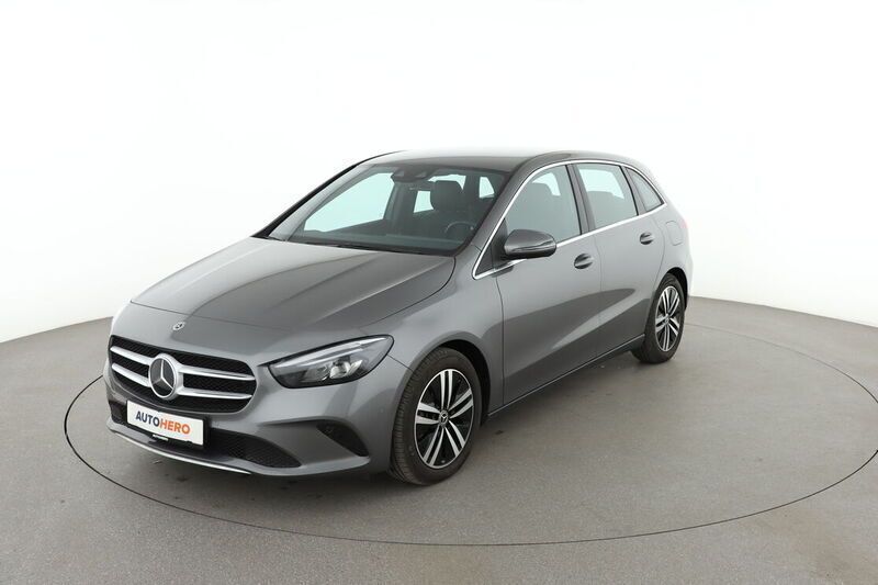 Grau Gebraucht 2021 Mercedes B220 Progressive Van / Kleinbus | 30.590 € (Guter Preis) - Bild 1/4