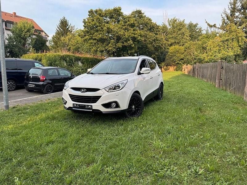 Weiß Gebraucht 2015 Hyundai ix35 SUV | 10.489 € (Guter Preis) - Bild 1/4