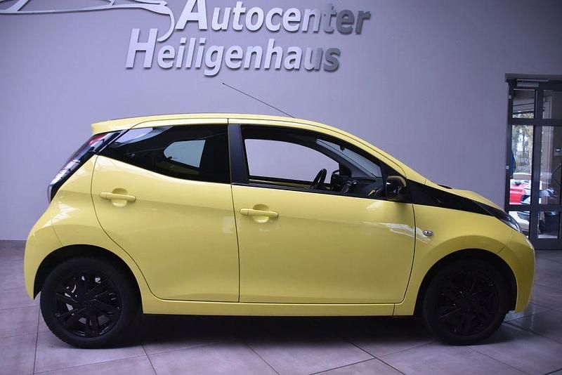 Gebraucht Toyota Aygo X-cite 69 PS (50 kW) 2016 Gelb Kleinwagen