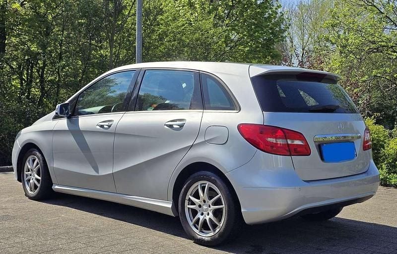 Gebraucht Mercedes B200 156 PS (114 kW) 2012 Grau Kleinwagen