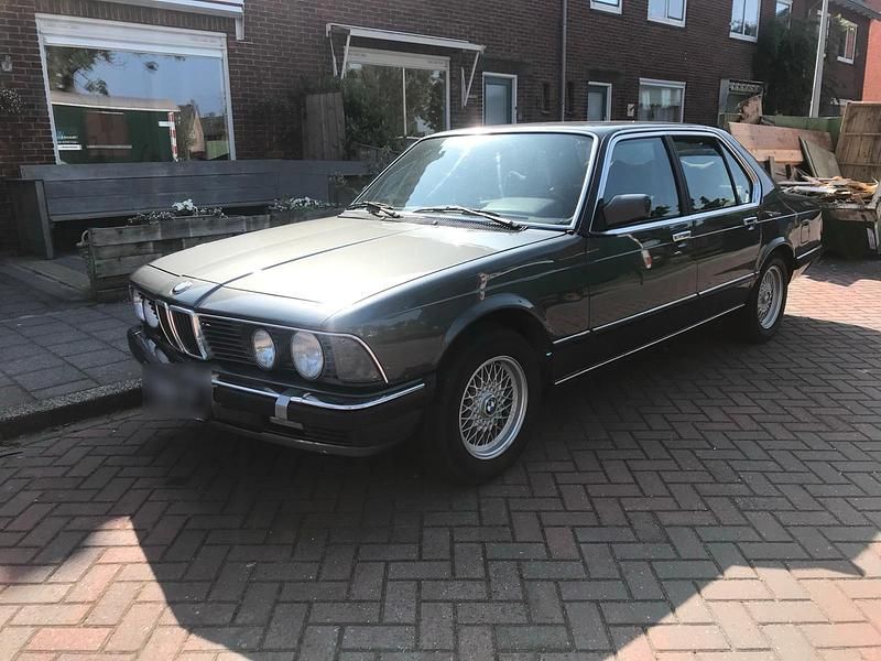 Grau Gebraucht 1986 BMW 735 Limousine | 9.500 € - Bild 1/4