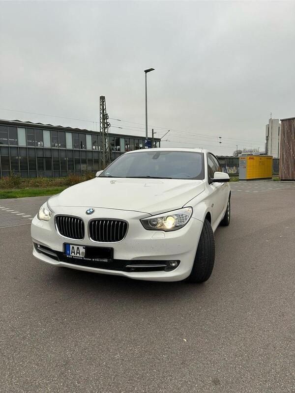 Weiß Gebraucht 2010 BMW 530 Gran Turismo Shadowline Limousine | 12.550 € (Fairer Preis) - Bild 1/4