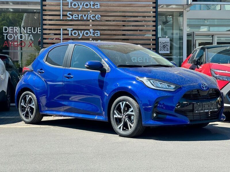 Blau Neu 2025 Toyota Yaris Hybrid Limousine | 27.490 € (Fairer Preis) - Bild 1/4