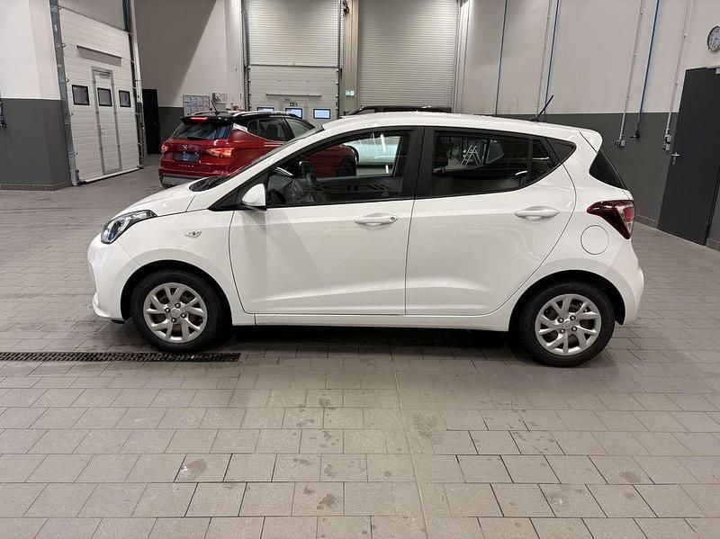 Gebraucht Hyundai i10 Style 87 PS (63 kW) 2019 Weiß Kleinwagen