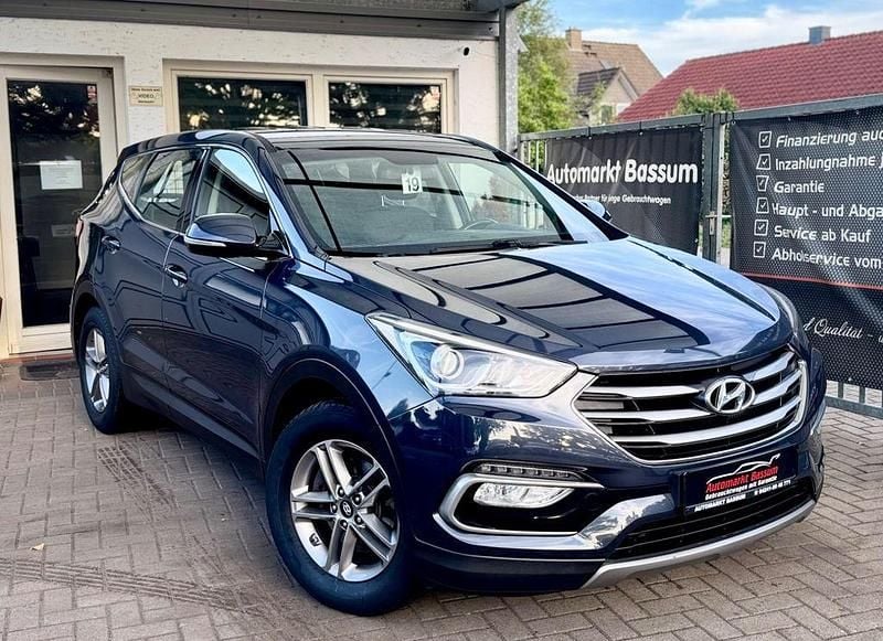 Grau Gebraucht 2017 Hyundai Santa Fe Trend SUV | 16.890 € (Superpreis) - Bild 1/3