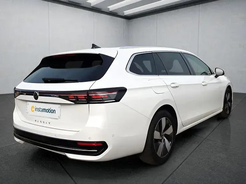 Gebraucht VW Passat 150 PS (110 kW) 2025 Weiß Kombi
