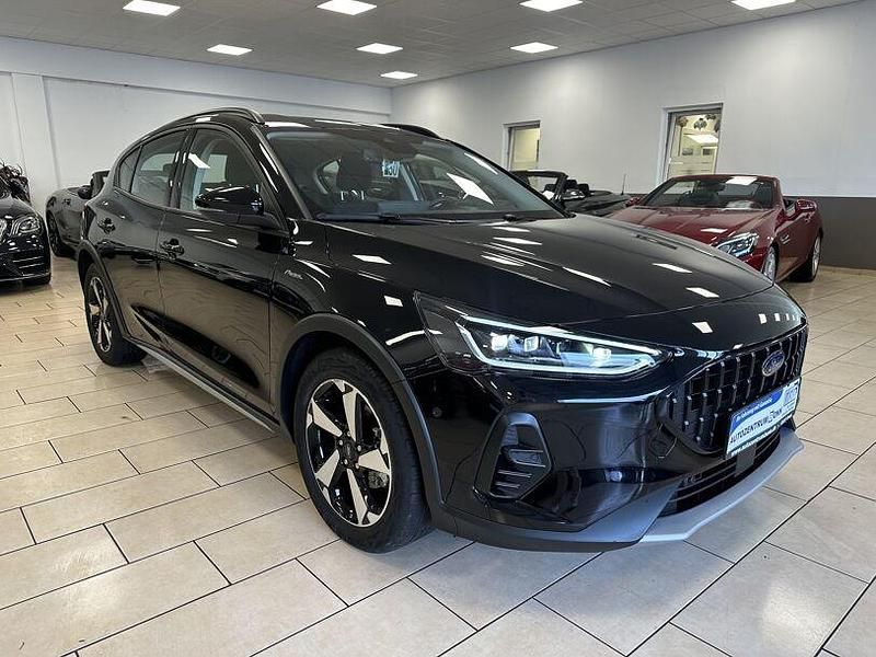 Schwarz Gebraucht 2023 Ford Focus Active Limousine | 19.870 € (Superpreis) - Bild 1/4