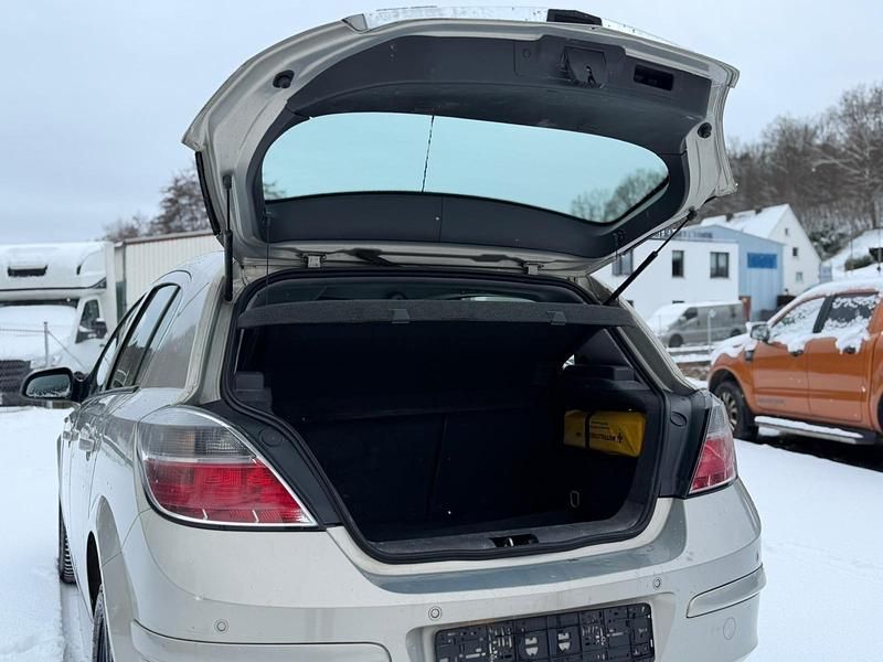 Grau Gebraucht 2009 Opel Astra Kleinwagen | 2.100 € (Guter Preis) - Bild 1/4