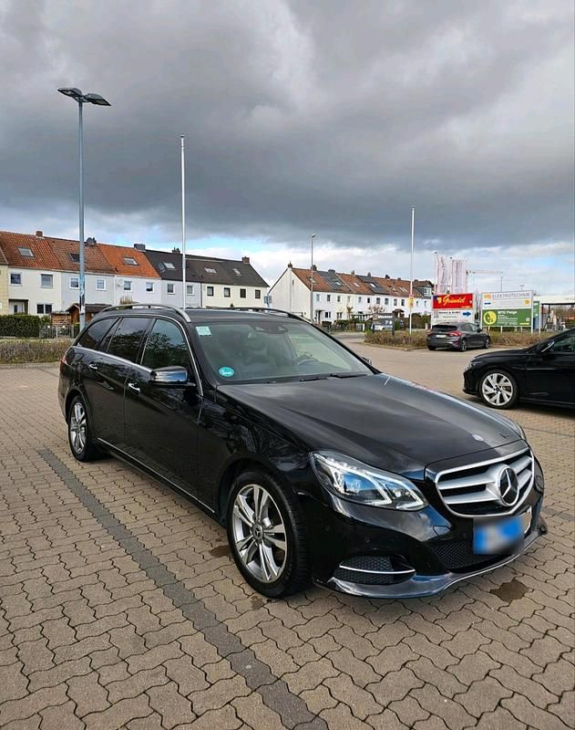 Second-hand Mercedes E250 204 CP (150 kW) 2014 Negru Break