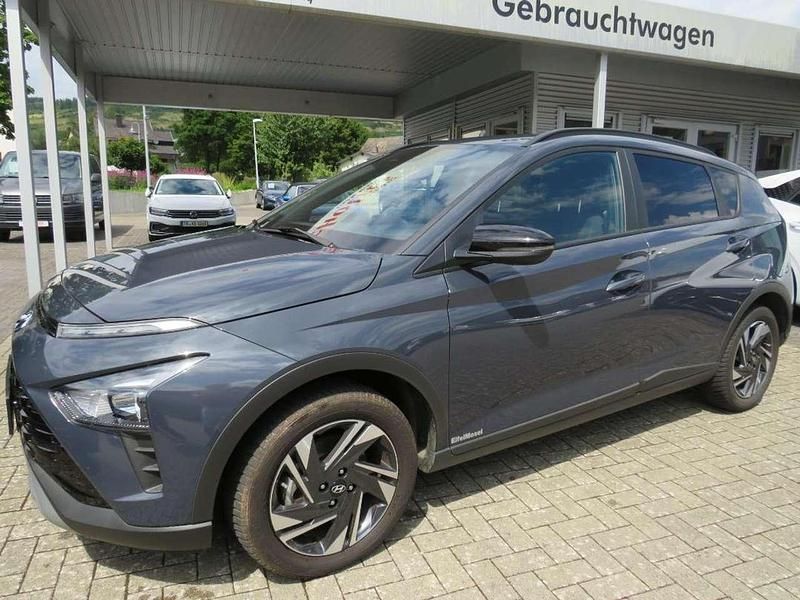 Autora grey metallic Gebraucht 2023 Hyundai Bayon GO! SUV | 16.990 € (Guter Preis) - Bild 1/4