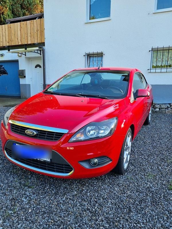 Rot Gebraucht 2009 Ford Focus Cabriolet Cabrio | 5.950 € (Teuer) - Bild 1/4