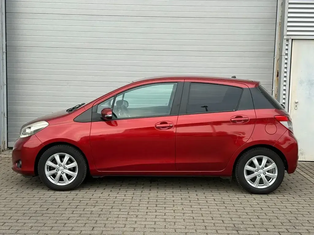Gebraucht Toyota Yaris Edition 99 PS (72 kW) 2013 Rot Kleinwagen