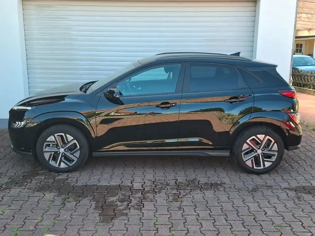 Gebraucht Hyundai Kona Trend 100 kW (136 PS) 2022 Schwarz SUV