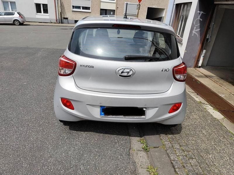 Silber Gebraucht 2017 Hyundai i10 Classic Kleinwagen | 5.800 € (Guter Preis) - Bild 1/4
