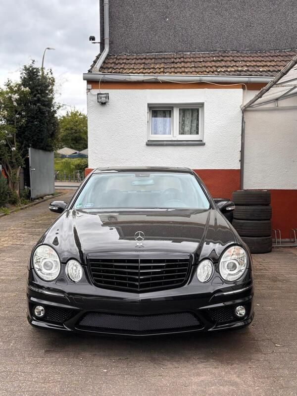 Schwarz Gebraucht 2005 Mercedes E240 Limousine | 5.500 € (Fairer Preis) - Bild 1/4