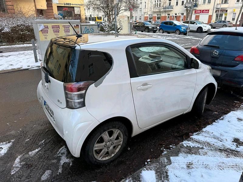 Gebraucht Toyota iQ 68 PS (50 kW) 2010 Weiß Kleinwagen