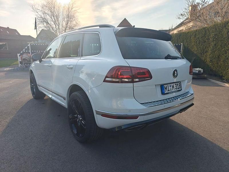 Gebraucht VW Touareg Executive 262 PS (192 kW) 2017 Weiß SUV