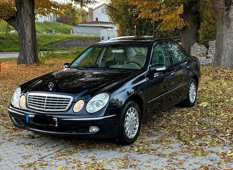 Blau Gebraucht 2003 Mercedes E240 Elegance Limousine | 2.999 € (Superpreis) - Bild 1/4