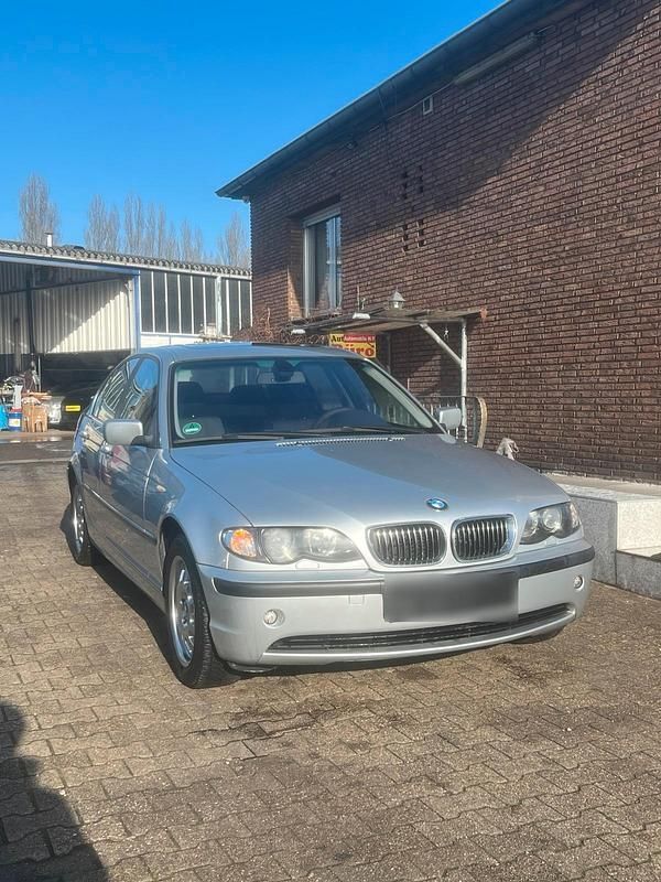 Gebraucht BMW 325 2002 Silber Limousine
