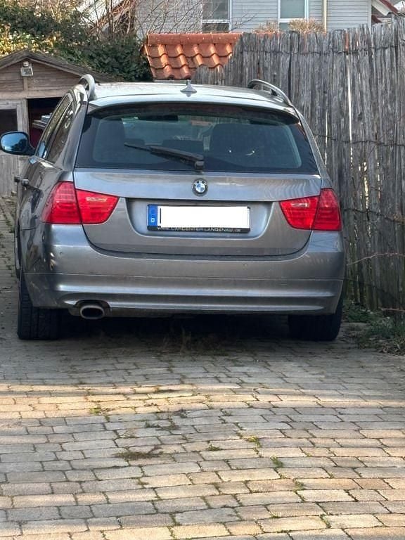 Gebraucht BMW 318 143 PS (105 kW) 2008 Grau Kombi