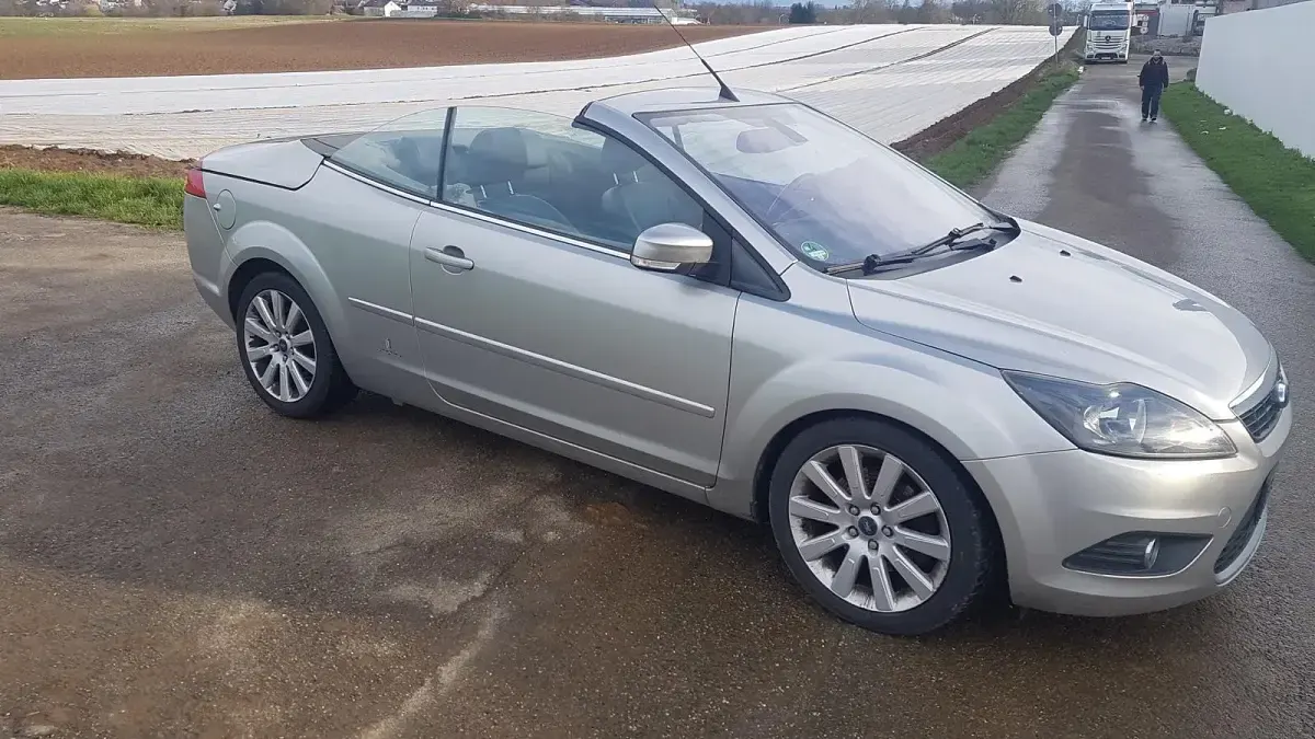Gebraucht Ford Focus Cabriolet Titanium 136 PS (100 kW) 2009 Grau Cabrio
