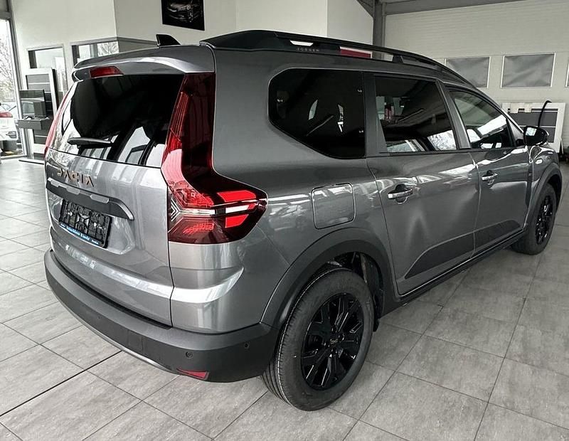 Neu Dacia Jogger Extreme 140 PS (102 kW) 2025 Grau Van / Kleinbus