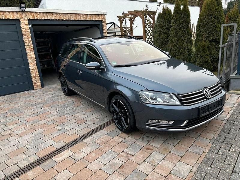 Gebraucht VW Passat Highline 177 PS (130 kW) 2012 Grau Kombi