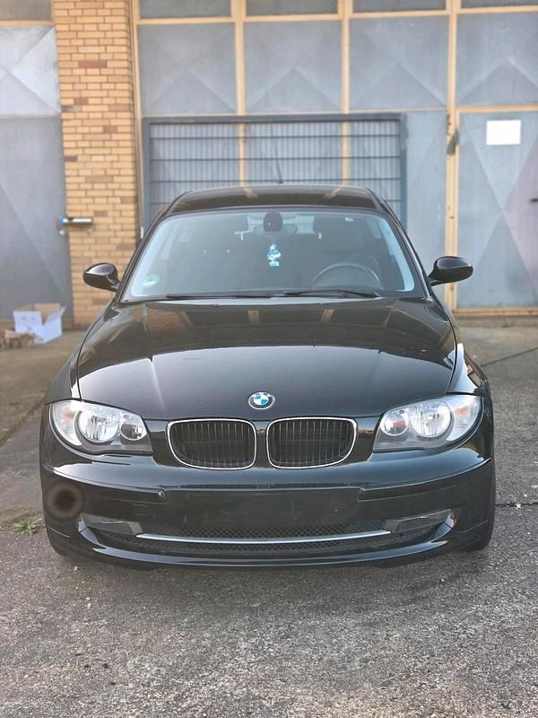 Gebraucht BMW 116 122 PS (89 kW) 2008 Schwarz Kleinwagen