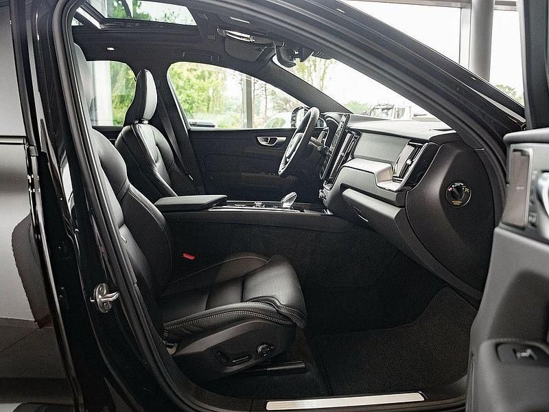 Nowe Volvo XC60 Plus 455 KM (334 kW) 2025 Czarny SUV