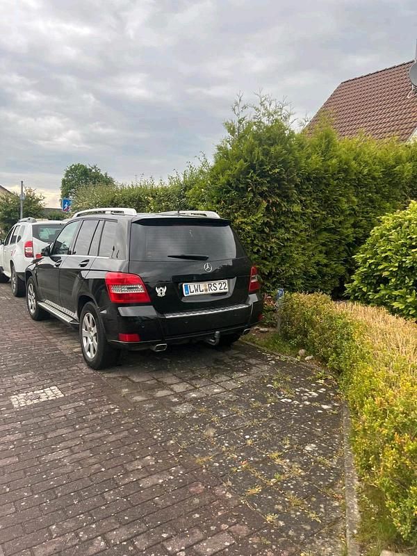 Schwarz Gebraucht 2011 Mercedes GLK220 SUV | 8.700 € (Fairer Preis) - Bild 1/4