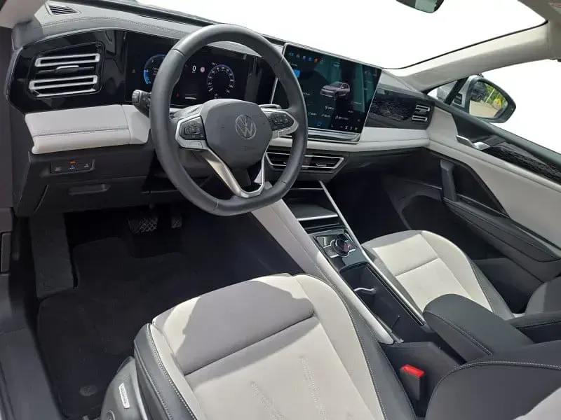 Gebraucht VW Tiguan Elegance 193 PS (141 kW) 2025 Oyster silver metallic SUV