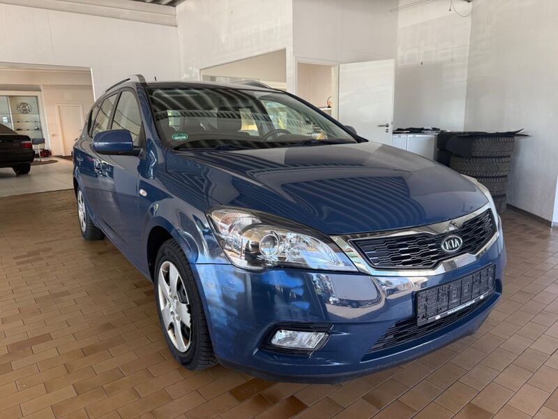Blau Gebraucht 2011 Kia Ceed Sportswagon Kombi | 2.930 € (Guter Preis) - Bild 1/2